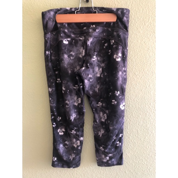 High Waisted Athletic Capri Leggings - Picture 3 of 6
